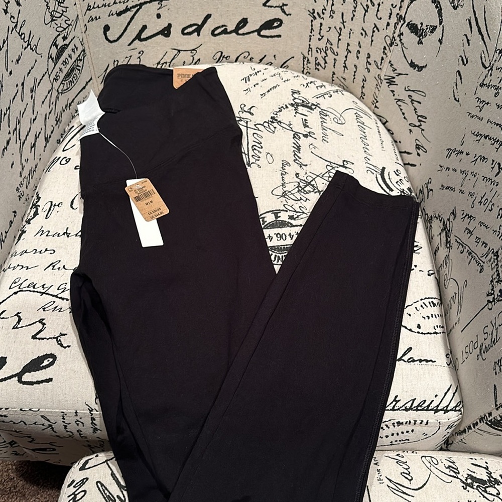 PINK VS black yoga pants